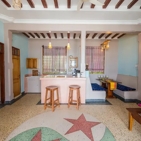Kome Beach House Hotell